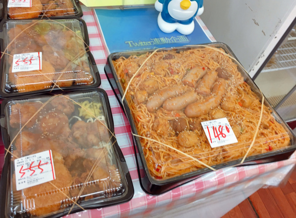 Restoran ini jual paket bento spageti raksasa, beratnya bikin melongo