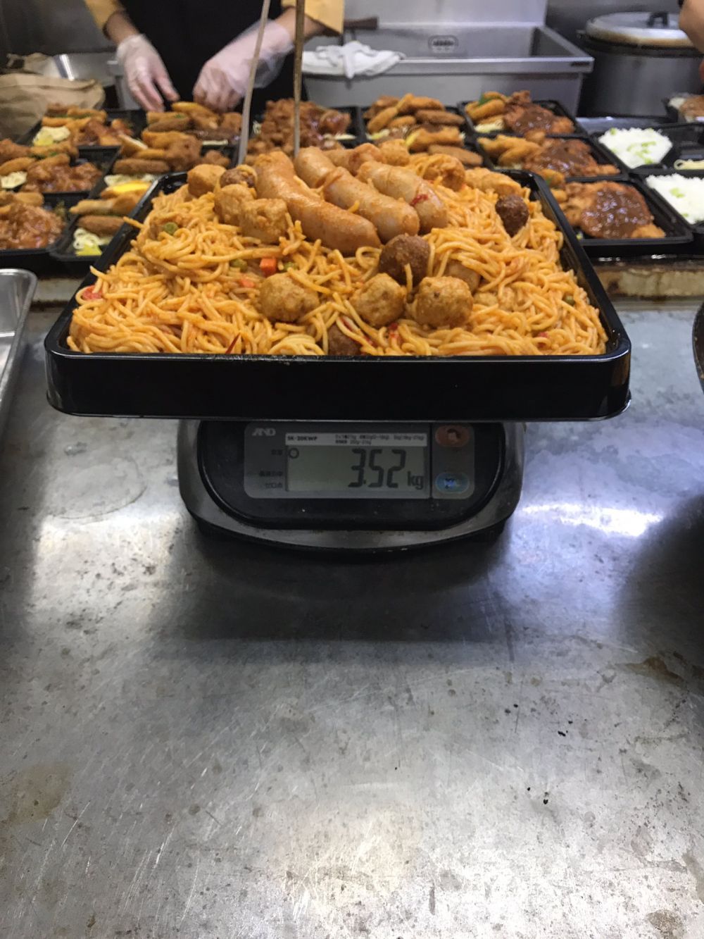 Restoran ini jual paket bento spageti raksasa, beratnya bikin melongo