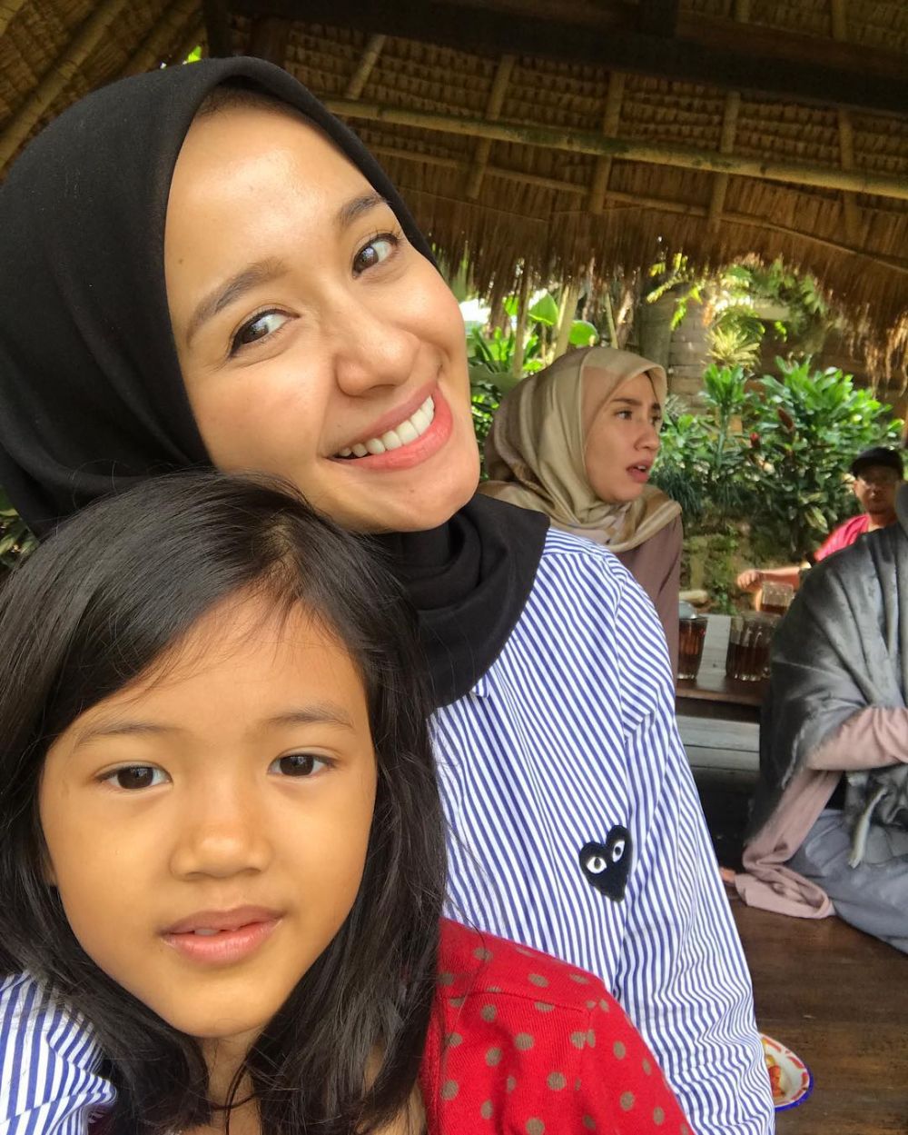10 Bukti Laudya Cynthia Bella calon ibu idaman, suka anak-anak nih