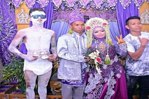 8 Momen kocak yang terjadi dalam resepsi nikahan, lucu parah