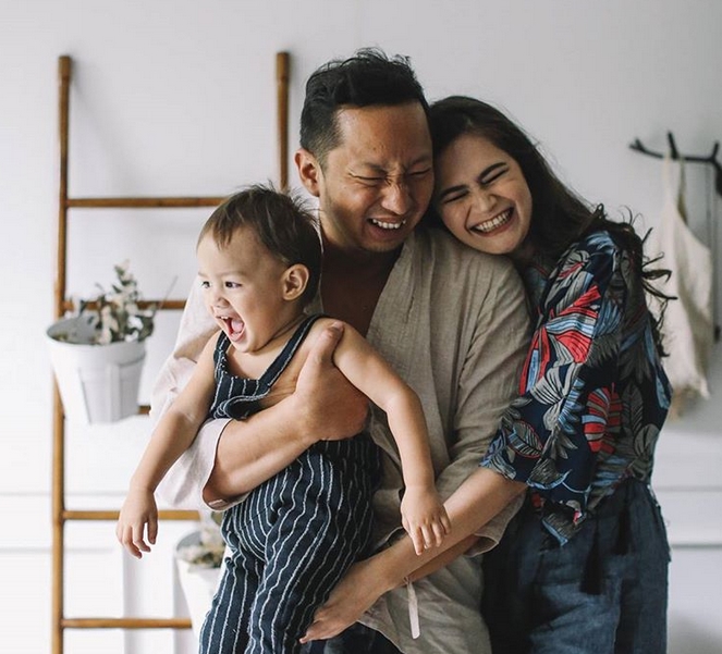 6 Seleb ganteng Indonesia ini sukses bikin bule klepek-klepek