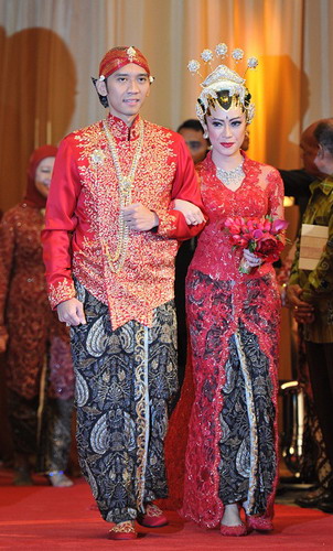 4 Busana pengantin rancangan Biyan yang dipakai artis Indonesia, keren