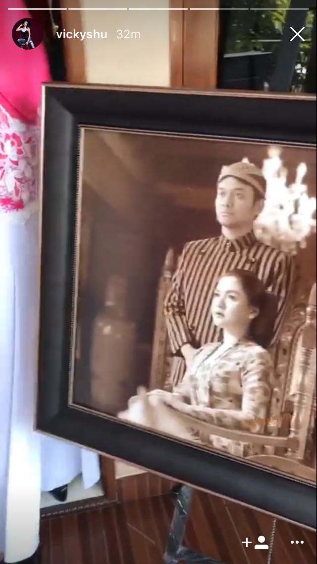 9 Momen pengajian Vicky Shu jelang pernikahan, diiringi tangis ibunya