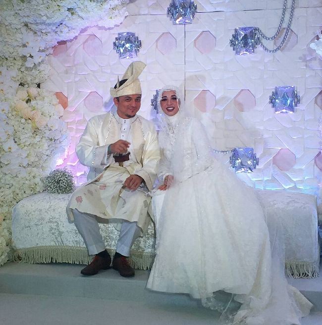 8 Momen penting perjalanan Cinta Laudya Bella & Engku Emran, romantis 