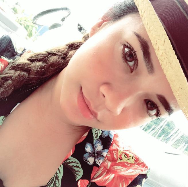 5 Foto pasangan artis Malaysia mak comblang Engku Emran dengan Bella