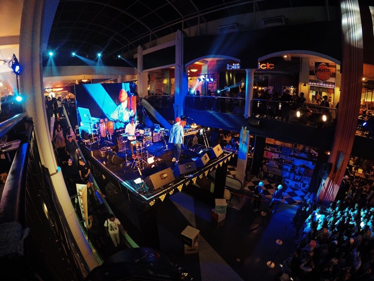 Ultah ke-17 radio ini gelar konser ala summer festival, serunya pol 