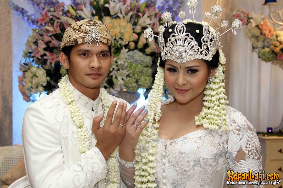 Cantiknya 7 seleb ini saat menikah dengan balutan busana adat Sunda