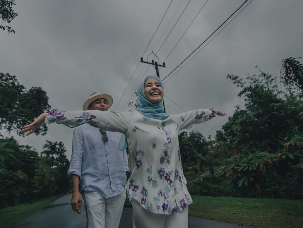 10 Momen prewedding Laudya C Bella & Engku Emran, sederhana dan manis