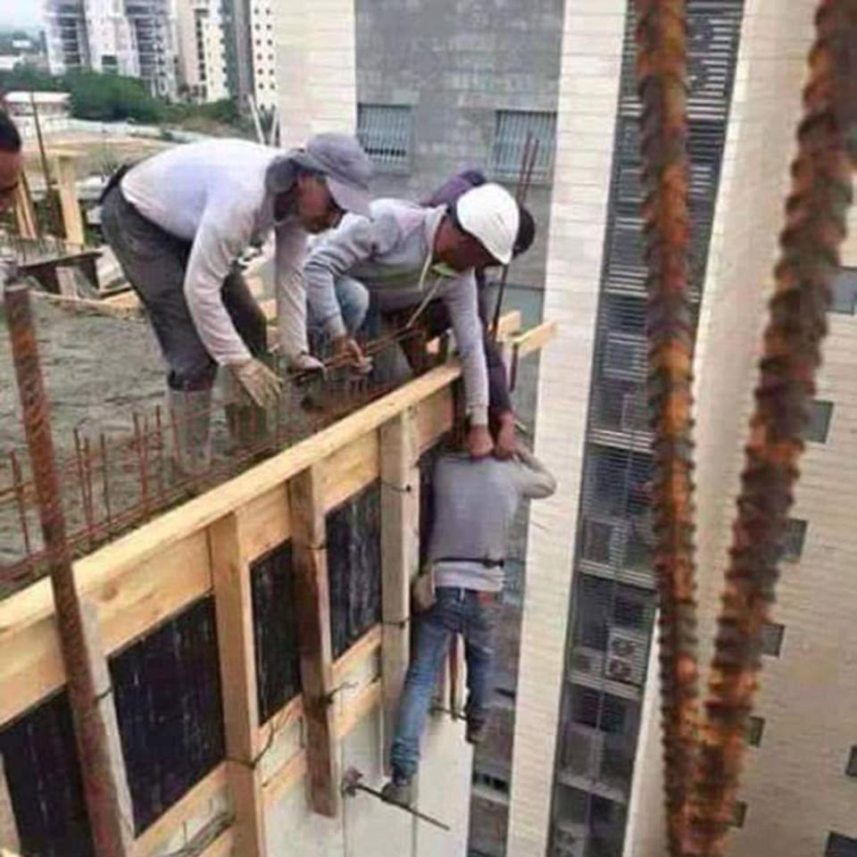 10 Aksi nyeleneh orang ini bikin mikir maunya gimana sih?