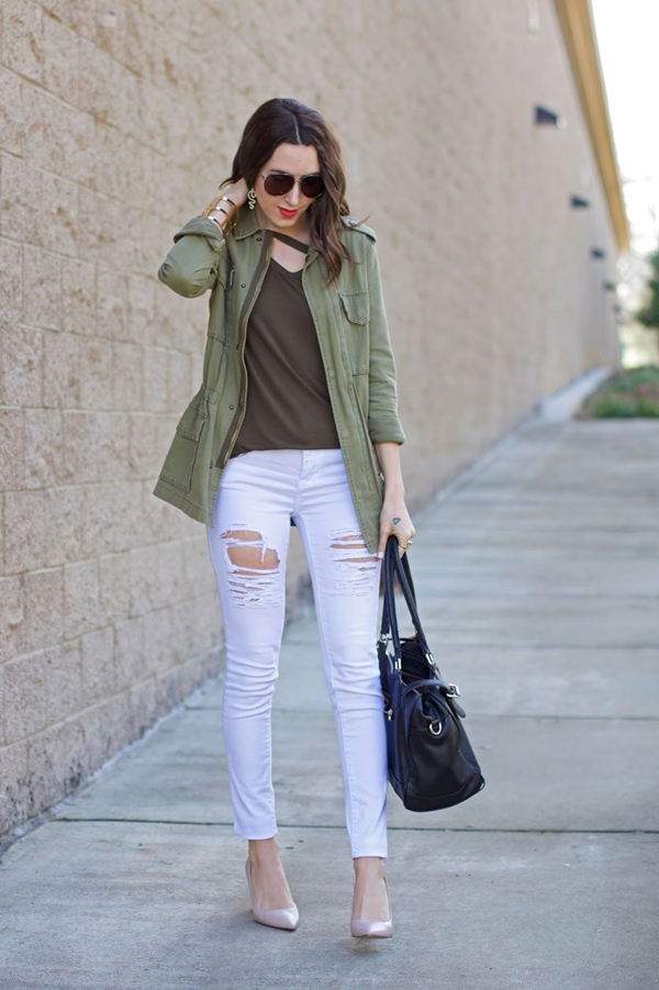 6 Tips pakai celana jeans putih yang bikin tampilan makin 