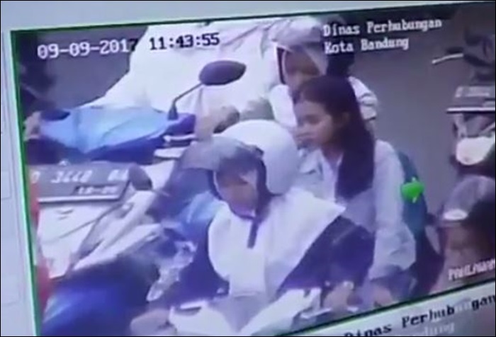 Terpantau CCTV tak pakai helm, pelajar SMA diperingatkan dengan TOA