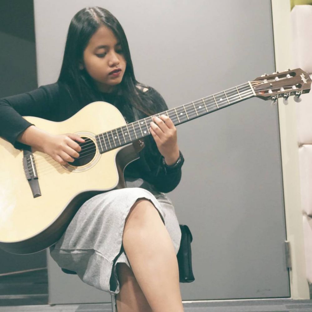 12 Gaya Hanin Dhiya, penyanyi yang kabarnya dekat dengan Bastian Steel