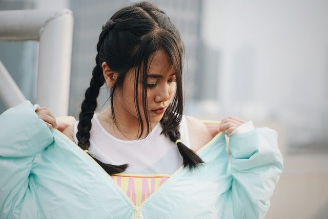 12 Gaya Hanin Dhiya, penyanyi yang kabarnya dekat dengan Bastian Steel