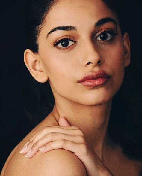 Banitha Sandhu, model Inggris yang bakal debut di film India October
