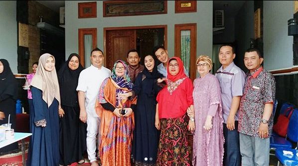 Makin mesra, ini 8 momen kebersamaan Vebby Palwinta & Baim Wong