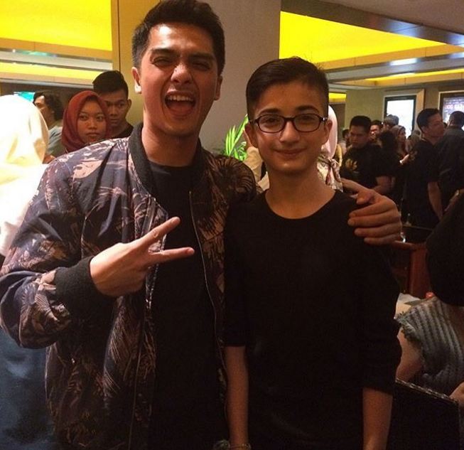 8 Gaya seleb hadiri Premiere Total Chaos, dari santai sampai elegan