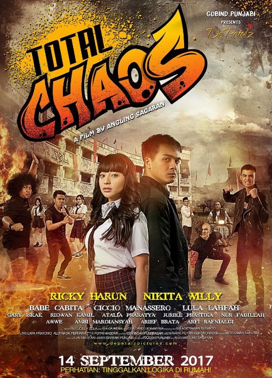 8 Gaya seleb hadiri Premiere Total Chaos, dari santai sampai elegan