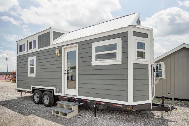 Dibangun di atas truk, desain interior rumah ini bikin kamu takjub