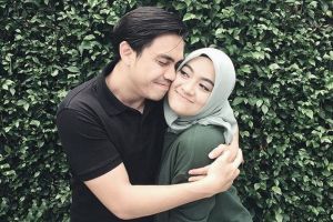 3 Pasang seleb ini enggan bikin foto prewedding, alasannya tak terduga