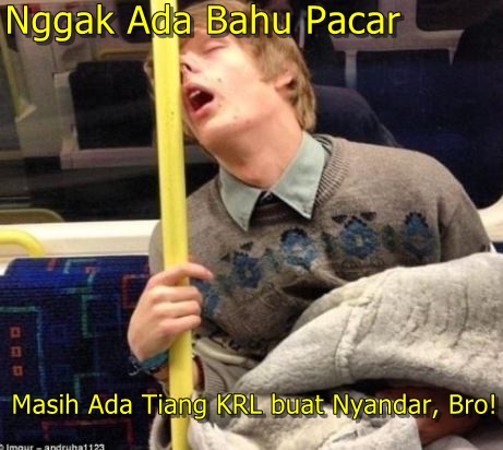 10 Meme 'nggak ada bahu pacar' ini bikin hati jomblo makin berduka