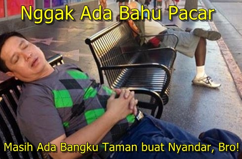 10 Meme 'nggak ada bahu pacar' ini bikin hati jomblo makin berduka