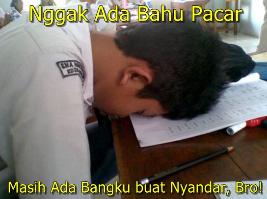 10 Meme 'nggak ada bahu pacar' ini bikin hati jomblo makin berduka
