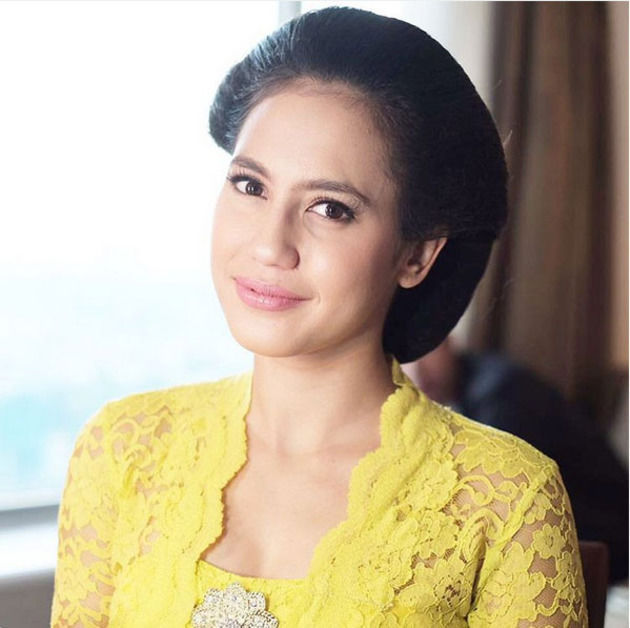 Cantiknya 20 seleb ini saat menata rambut dengan sanggul tradisional