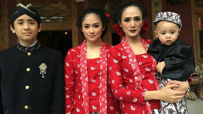 Cantiknya 20 seleb ini saat menata rambut dengan sanggul tradisional