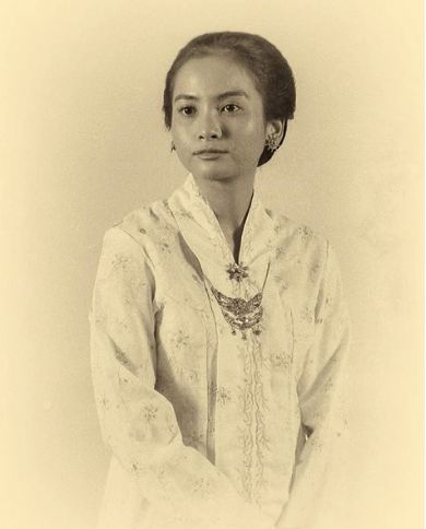 Cantiknya 20 seleb ini saat menata rambut dengan sanggul tradisional