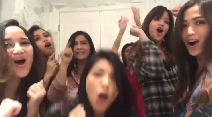 Kumpul bareng, aksi girl squad Nia Ramadhani di kamar mandi ini seru