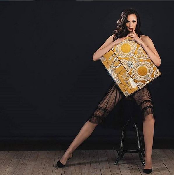 12 Penampilan menawan Ekaterina, model dengan kaki terpanjang di dunia