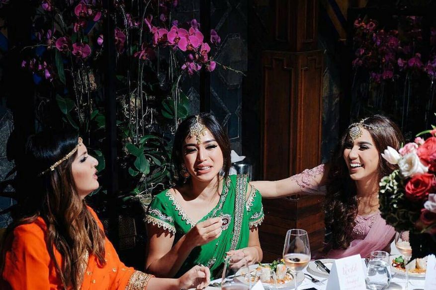 7 Gaya Jedar dan girl squadnya pakai baju India, cocok nggak?