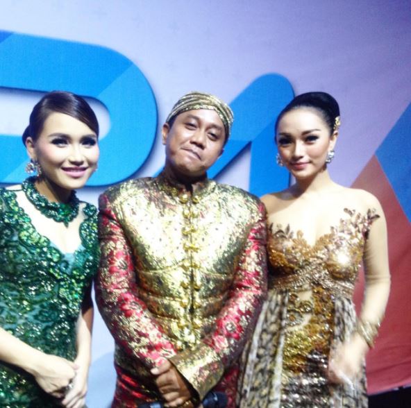 10 Gaya kocak 'Jin Wani Piro' di kesehariannya