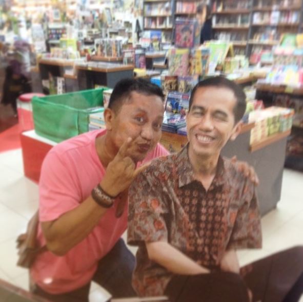 10 Gaya kocak 'Jin Wani Piro' di kesehariannya