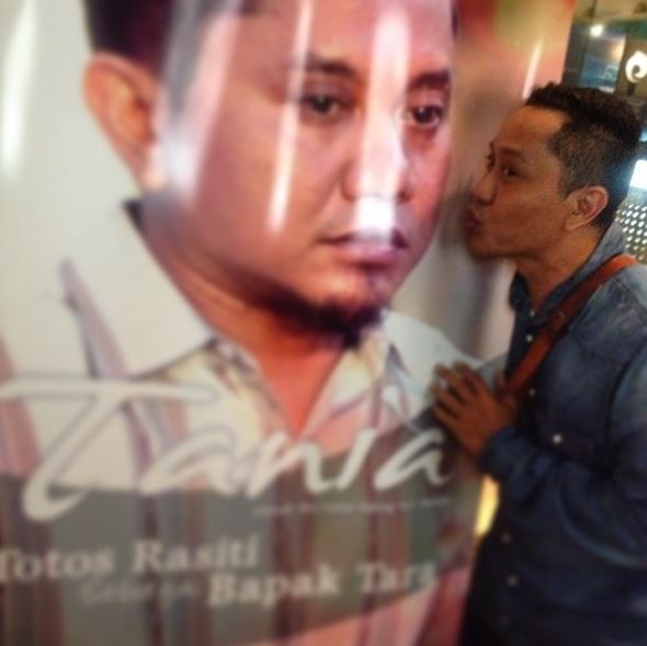 10 Gaya kocak 'Jin Wani Piro' di kesehariannya