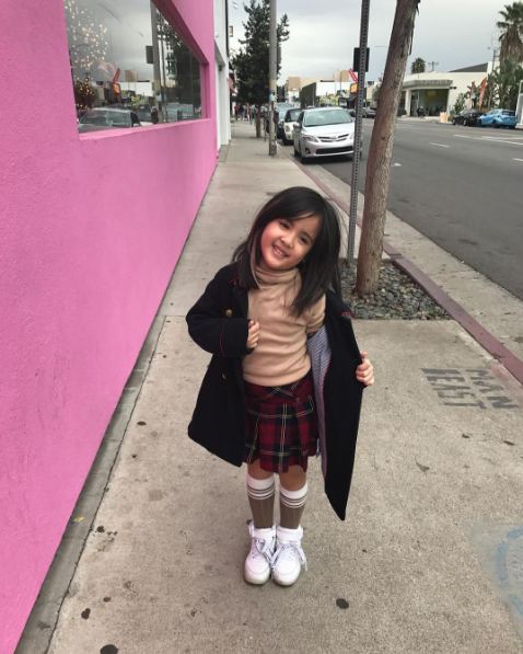 10 Gaya Mikhayla Zalindra Bakrie, putri Nia Ramadhani yang modis abis