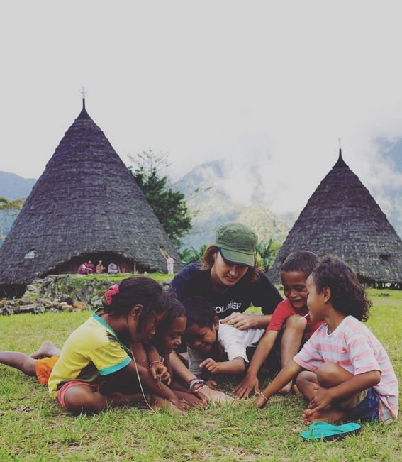 Tak lagi sibuk di dunia hiburan, 4 seleb ini kini jadi traveler sejati