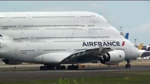 10 Foto pesawat terbang diedit ini ngawurnya bikin terpingkal-pingkal