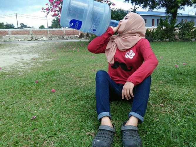 10 Kelakuan hijaber ini bikin tepuk jidat, kocaknya kebangetan