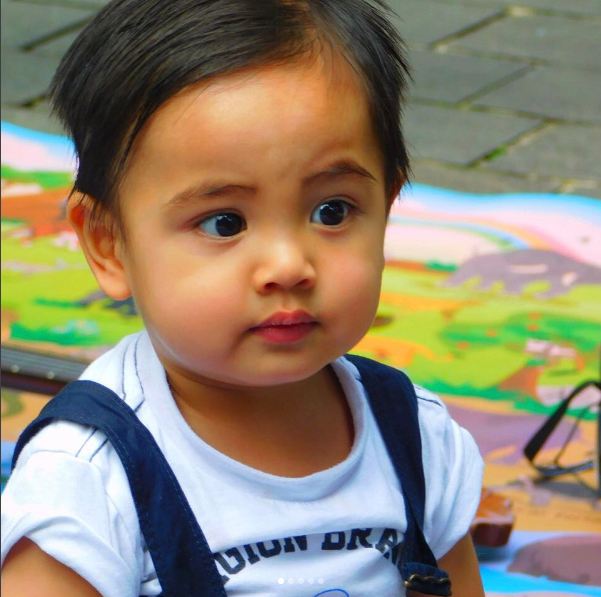 Tak kalah modis dari Mikhayla, begini 10 gaya anak cowok Nia Ramadhani