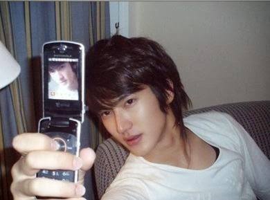 Gaya selfie jadul ala 10 idol K-Pop, bukti mereka juga pernah alay