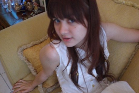 Jelang nikah, ini 15 foto transformasi Vicky Shu dari masa kanak-kanak