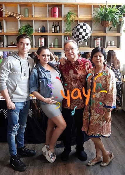 Istri hamil besar, ini 5 aktivitas Stefan William sebagai suami siaga