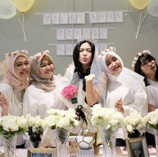 Sudah dekat hari H, ini 5 potret bridal shower Vicky Shu