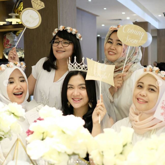 Sudah dekat hari H, ini 5 potret bridal shower Vicky Shu