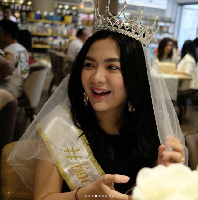 Sudah dekat hari H, ini 5 potret bridal shower Vicky Shu