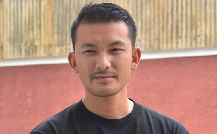 Gara-gara foto ini Rio Dewanto disebut warganet daddy goals abis