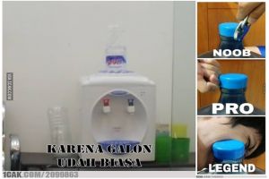 10 Meme air galon lucunya bikin kembung karena kebanyakan ketawa