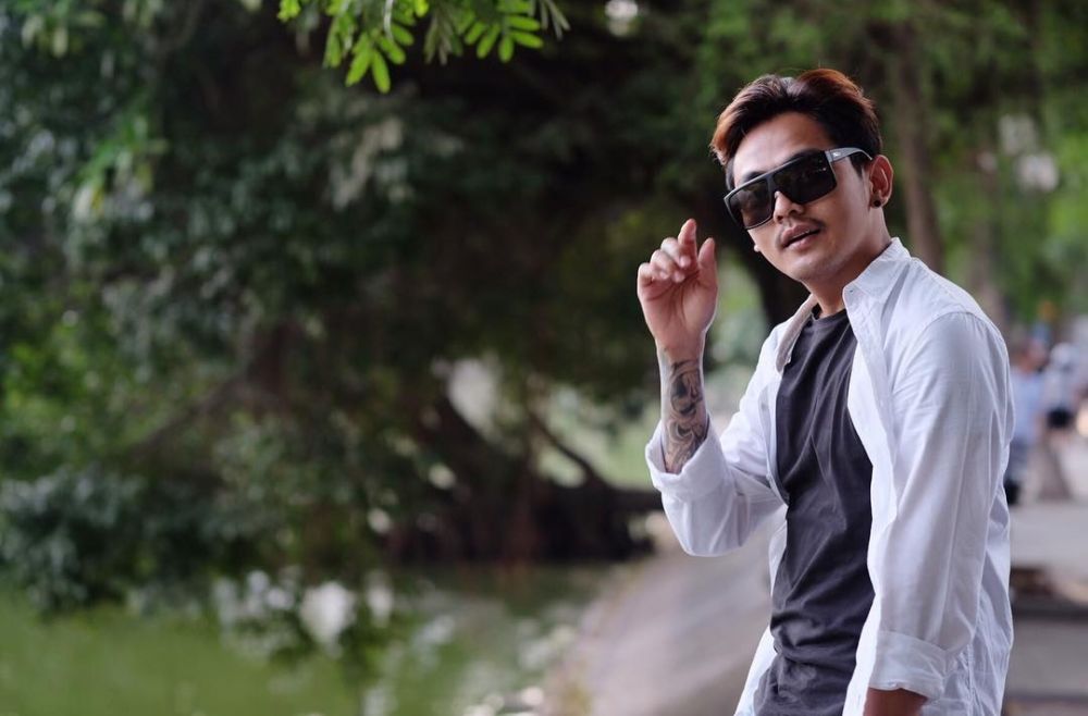 10 Foto Anjesta Sugianto, asisten Rina Nose yang bikin cewek berdesir