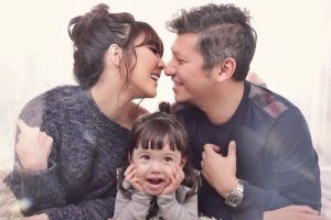 Keluarga kecil 10 pasang seleb ini harmonis & jarang kena gosip miring